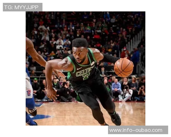 杰伦布朗全能表现15投6中斩获25分8篮板7助攻罚球命中率高达92