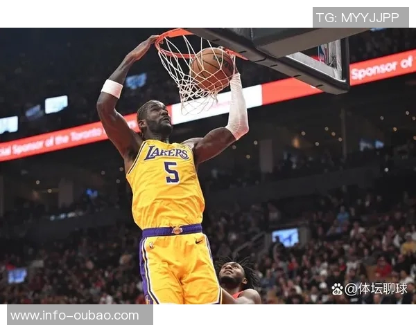 艾顿内线表现出色今日9球助力场均得分15分紧随字母哥之后位列联盟第二 艾顿内线表现出色今日9球助力场均得分15分紧随字母哥之后位列联盟第二